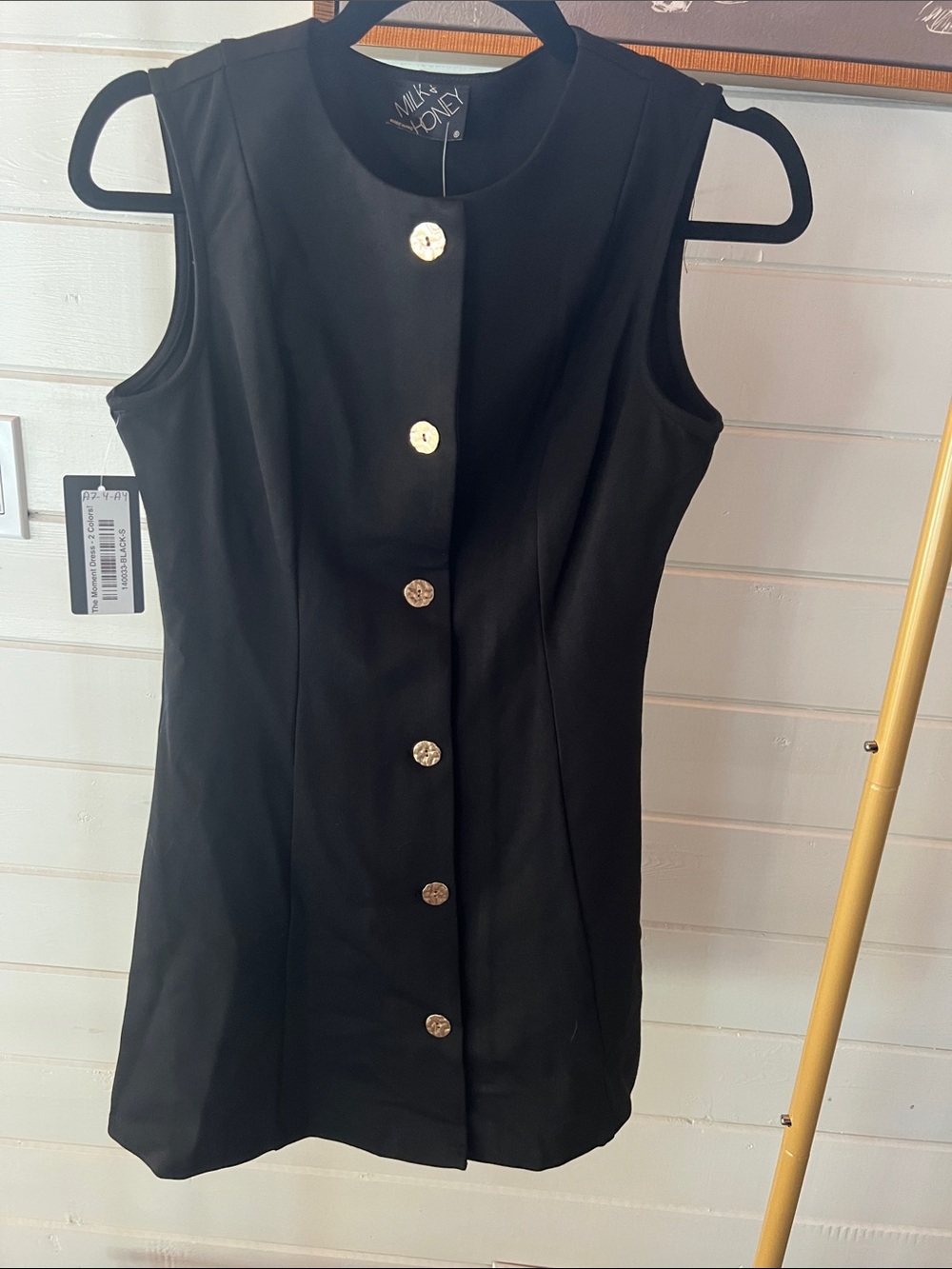 Milk & Honey Black Sleeveless Button-Front Shift Dress